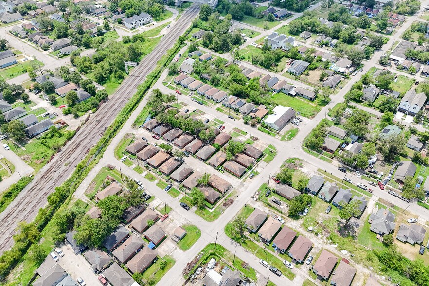 More Photos Of 2101 Hutton St, Houston Apartments For Sale