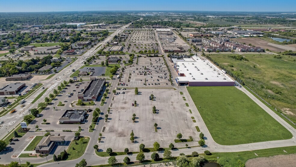 More Photos Of 6318 Green Bay, Kenosha Freestanding For Lease