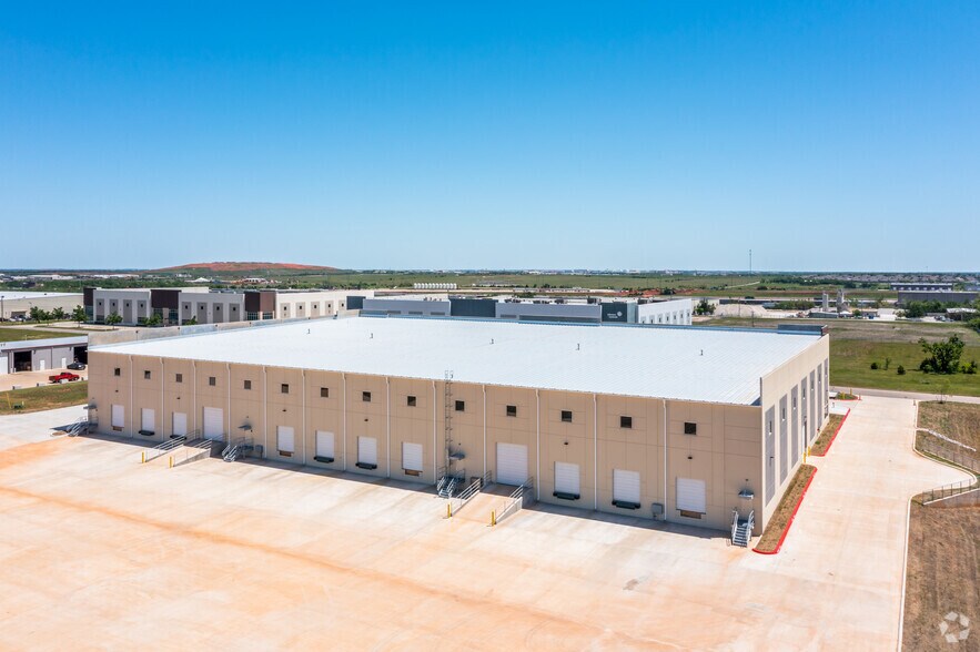 More Photos Of 9201 Polaris Dr, Oklahoma City Distribution For Lease