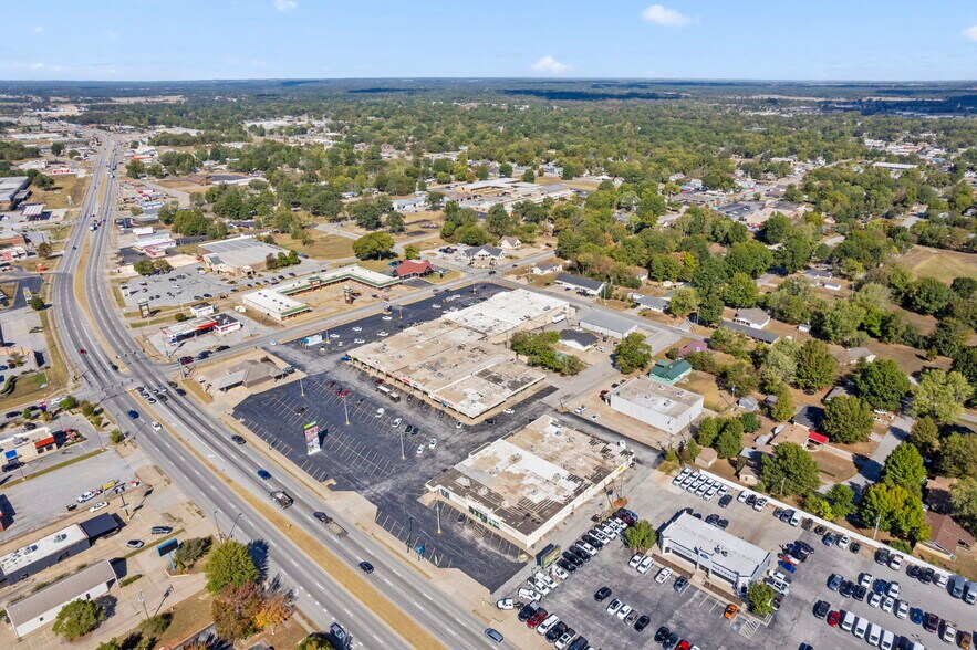 More Photos Of 1059 S Maxwell St, Siloam Springs Storefront For Lease