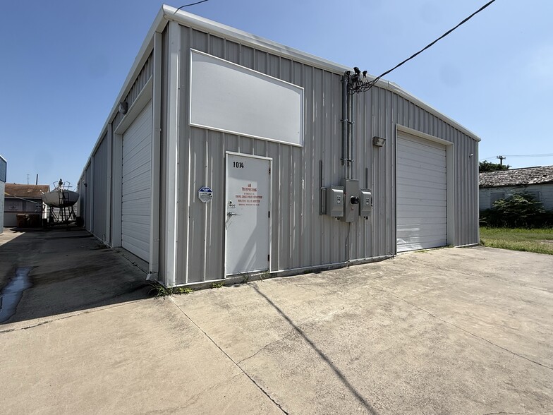 Primary Photo Of 1014 Laredo St, Corpus Christi Industrial For Sale