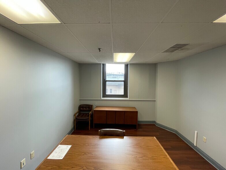 More Photos Of 2701 Spring Grove Ave, Cincinnati Warehouse For Lease