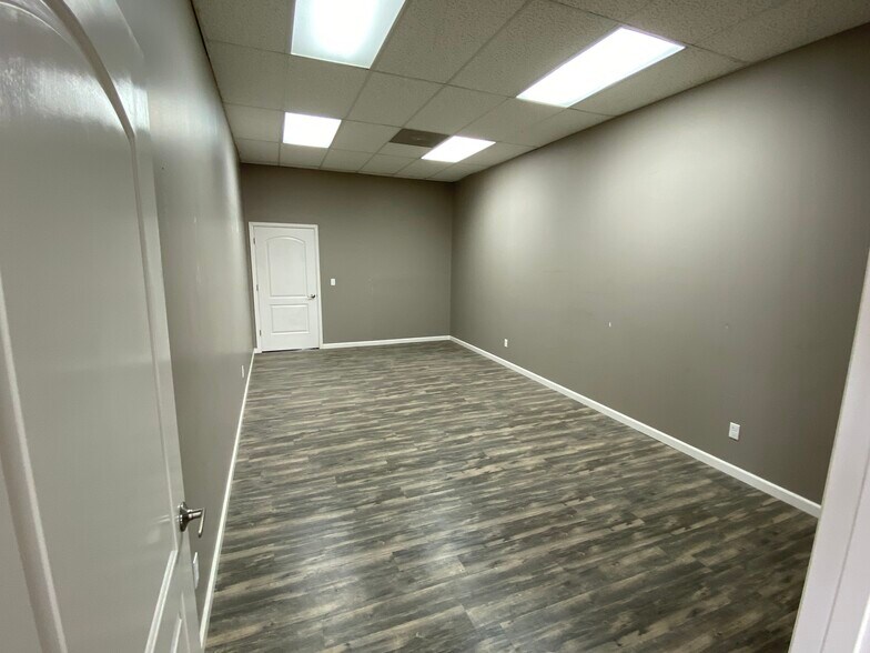 More Photos Of 2723 W 11th St Rd, Greeley Storefront Retail Office For Sale