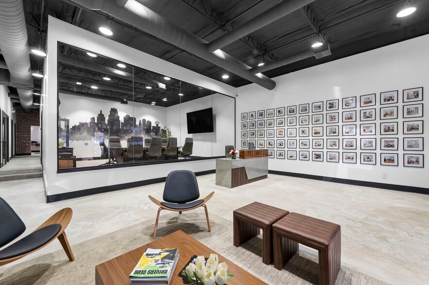 More Photos Of 9312 E US Highway 24, Independence Warehouse For Lease