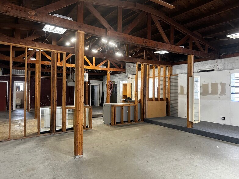 More Photos Of 438 Lake Ave, Saint James Storefront For Lease