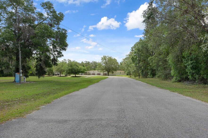 More Photos Of 15464 Cortez Blvd, Brooksville Unknown For Lease