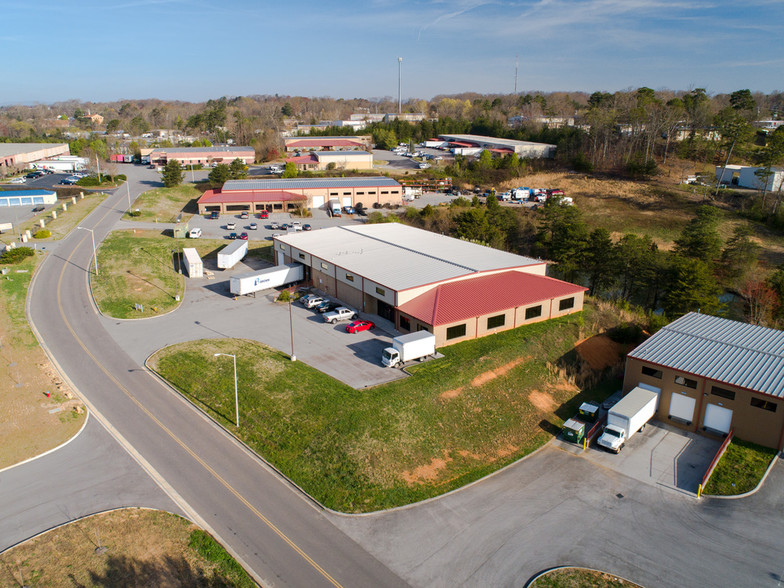 Primary Photo Of 1420 E Weisgarber Rd, Knoxville Showroom For Lease