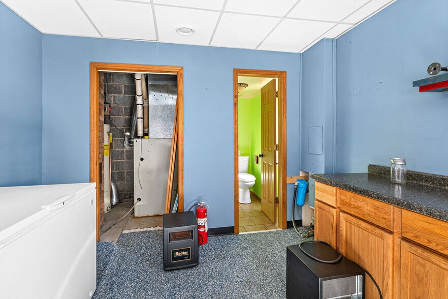 More Photos Of 4892 MN-61 N, Beaver Bay Specialty For Sale