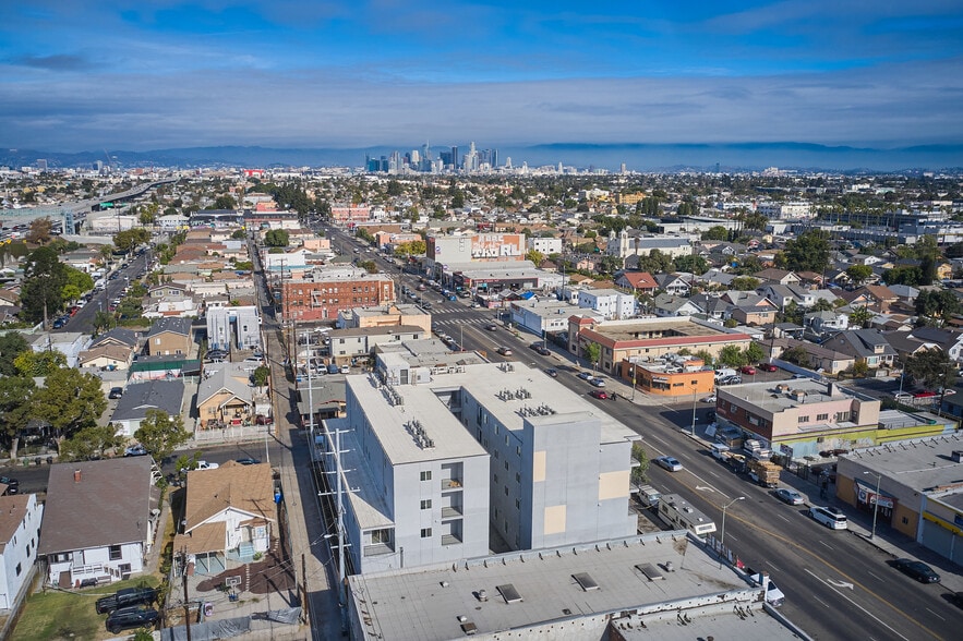 More Photos Of 300 W 60th St, Los Angeles Apartments For Sale