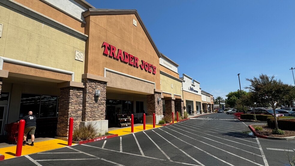 More Photos Of 380-446 Harding Blvd, Roseville Unknown For Lease