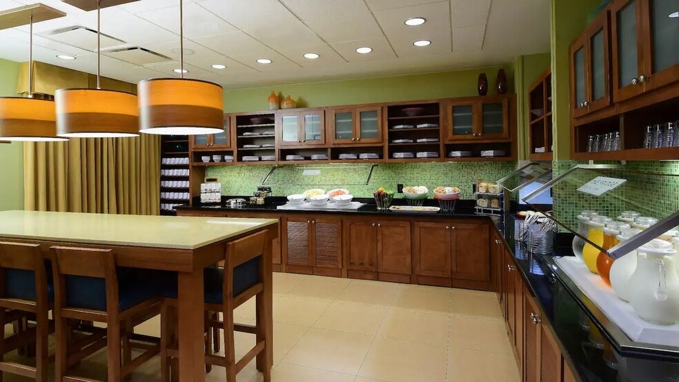 More Photos Of 5455 Green Park Dr, Irving Hotel For Sale