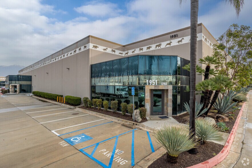 More Photos Of 2037-2077 S Vineyard Ave, Ontario Unknown For Lease