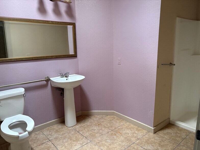 More Photos Of 146 Babcock Rd, San Antonio Office For Sale