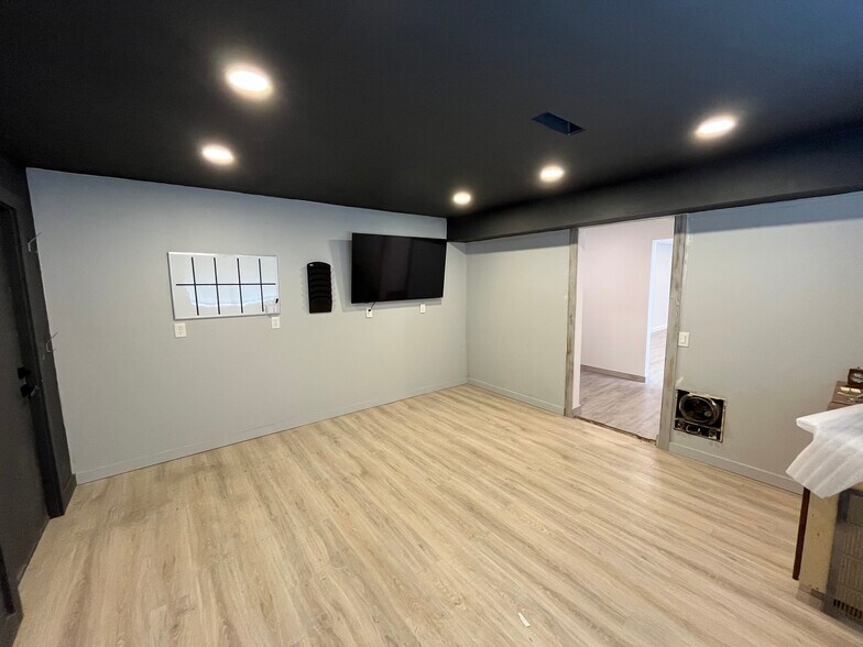 More Photos Of 24196 S Barlow Rd, Canby Warehouse For Sale