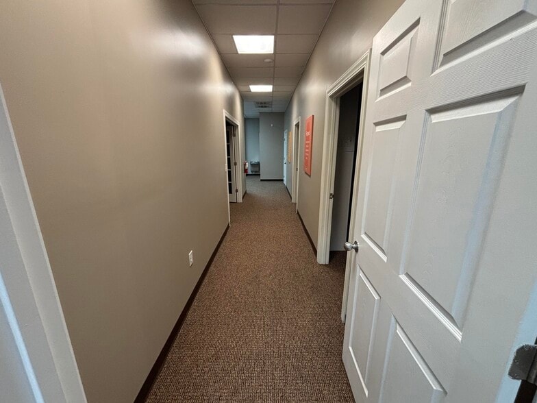 More Photos Of 108 Oak Park Dr, Irmo Office For Lease