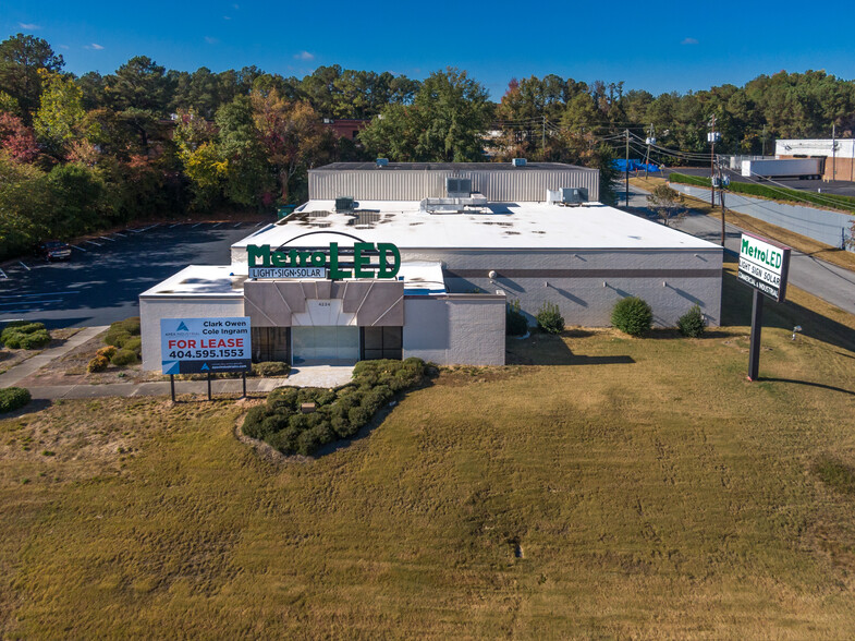 Primary Photo Of 4224 Northeast Expy, Atlanta Showroom For Lease