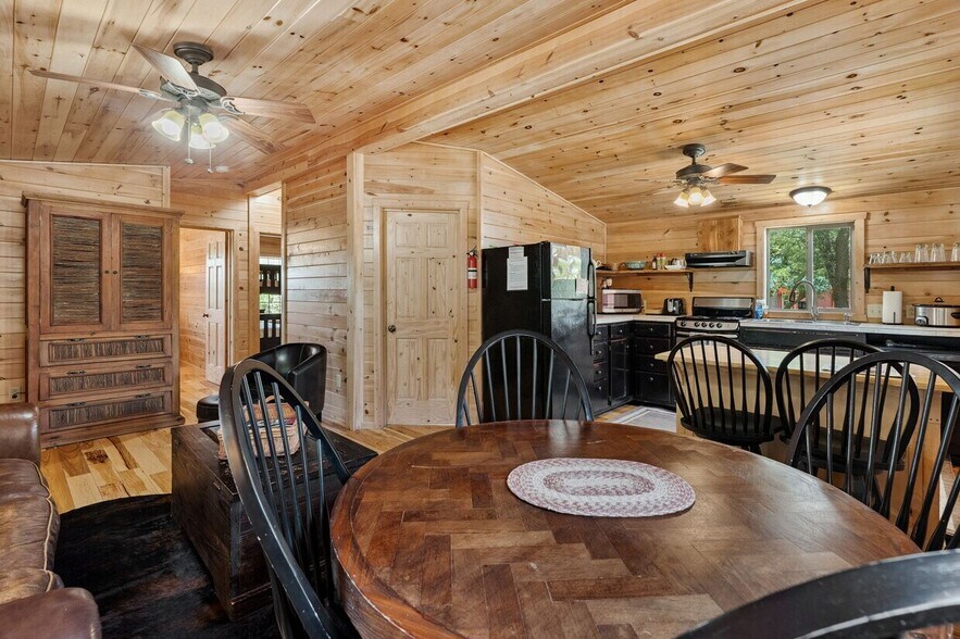 More Photos Of 4032 Ranch Road 3232, Johnson City Hotel For Sale