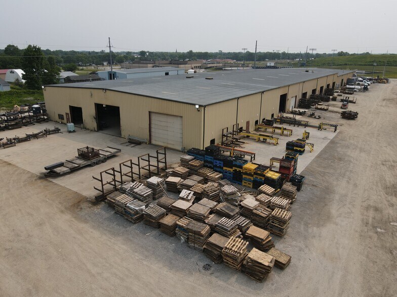 More Photos Of 800 Weston Ave, Kendallville Manufacturing For Lease
