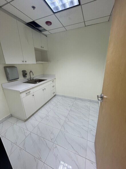 More Photos Of 50 N La Cienega Blvd, Beverly Hills Coworking Space