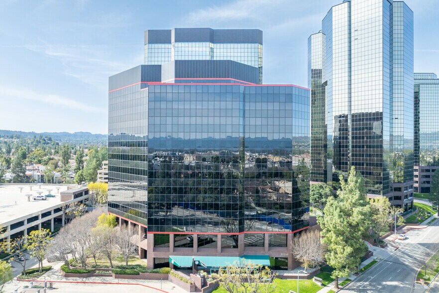 More Photos Of 21550 Oxnard St, Woodland Hills Office For Lease