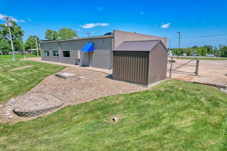 More Photos Of 1040 N 18th St, Centerville Medical For Sale