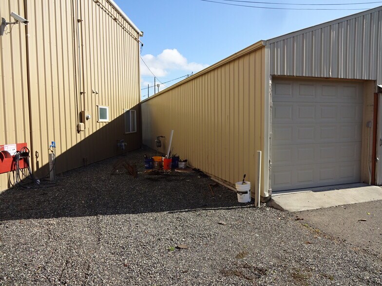 More Photos Of 1815 Ellis St, Bellingham Service For Lease