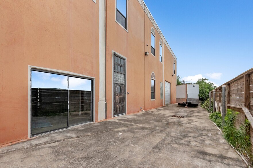 More Photos Of 1941 Spring Cypress Rd, Spring Warehouse For Sale