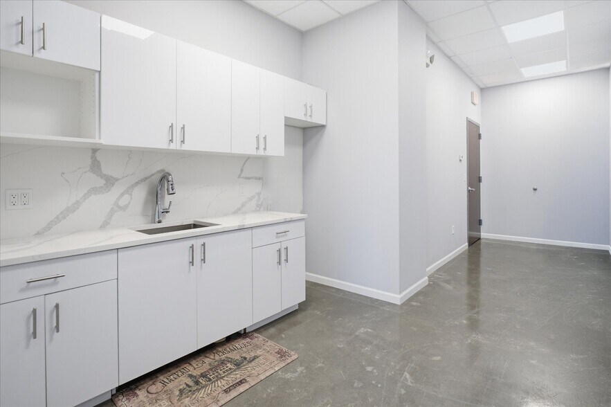 More Photos Of 419 N Country Rd, Saint James Office For Lease