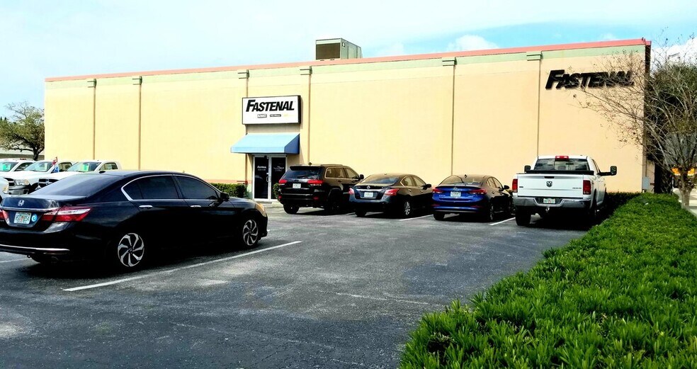 More Photos Of 816 Manatee Ave E, Bradenton General Retail For Lease