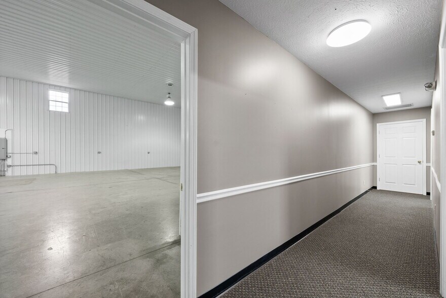 More Photos Of 1799 Alpine Dr, Clarksville Warehouse For Lease