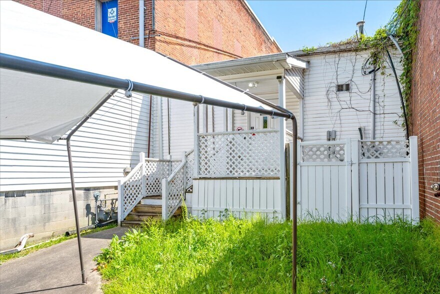 More Photos Of 303 E Main St, Pickens General Retail For Sale