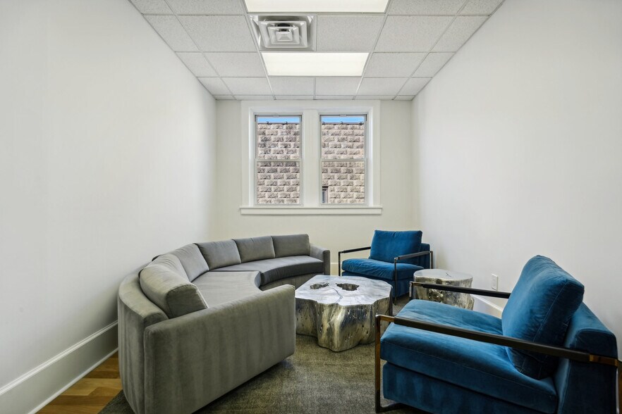 More Photos Of 2-4 Garber Sq, Ridgewood Restaurant For Sale