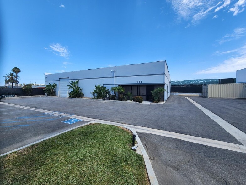 More Photos Of 1855 S Santa Cruz St, Anaheim Manufacturing For Lease