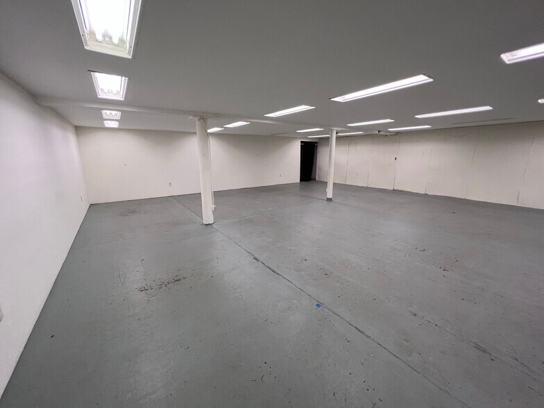 More Photos Of 109 W Main St, Somerset General Retail For Sale