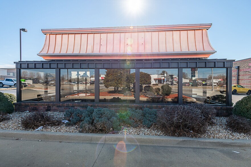 More Photos Of 1272 E Battlefield St, Springfield Restaurant For Lease