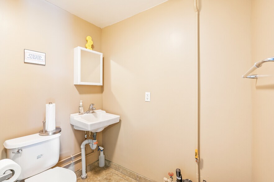 More Photos Of 503 E Russell Rd, Tecumseh Specialty For Sale