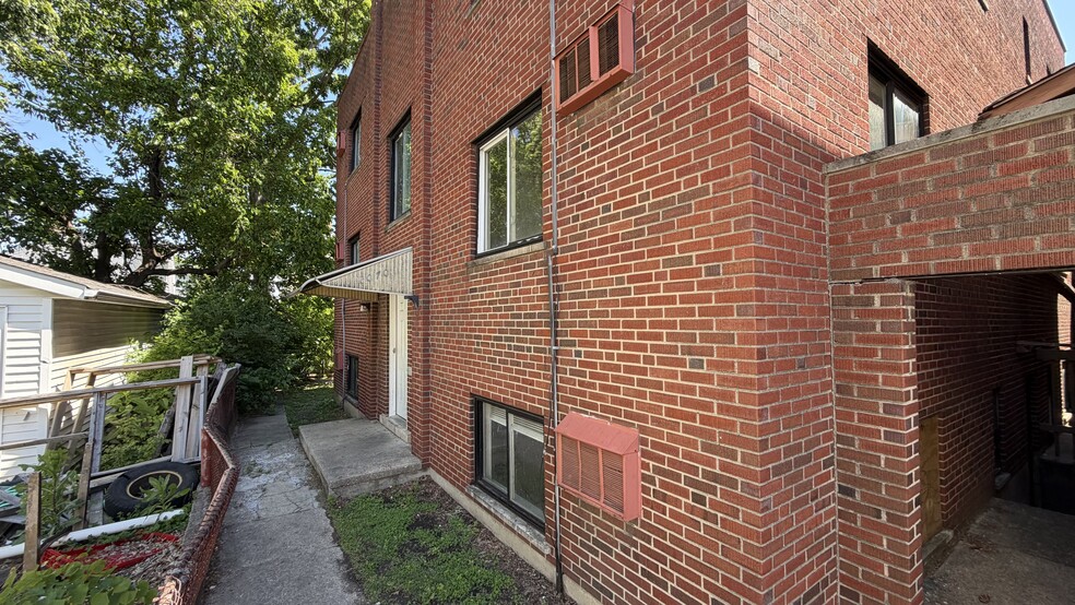 More Photos Of 2072 Elm Ave, Cincinnati Apartments For Sale