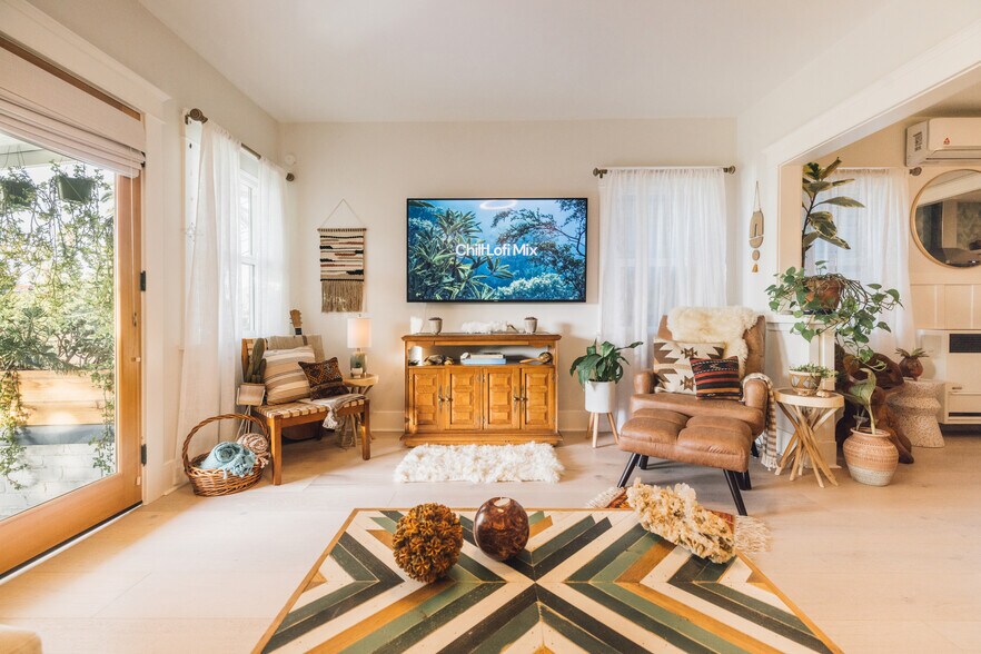 More Photos Of 1132 N Coronado St, Los Angeles Apartments For Sale