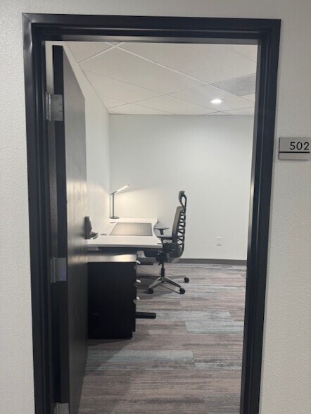 More Photos Of 3275 W Ina Rd, Tucson Coworking Space