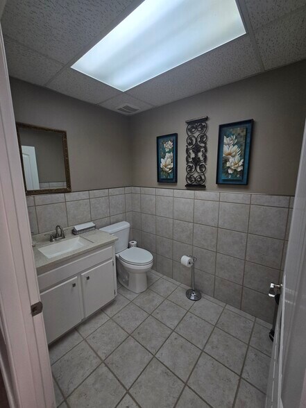 More Photos Of 214 Elm Pl, Broken Arrow Office For Sale