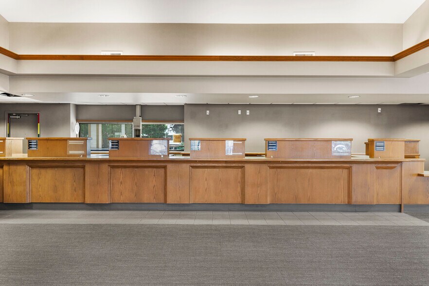 More Photos Of 3506 168th St NE, Arlington Bank For Sale