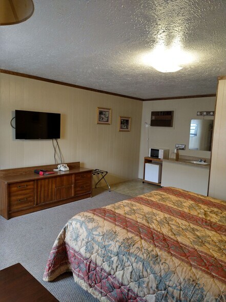 More Photos Of 704 Highway 12 W, Bowman Hotel For Sale