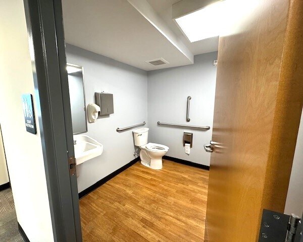 More Photos Of 2111 Washington Blvd, Easton Medical For Lease