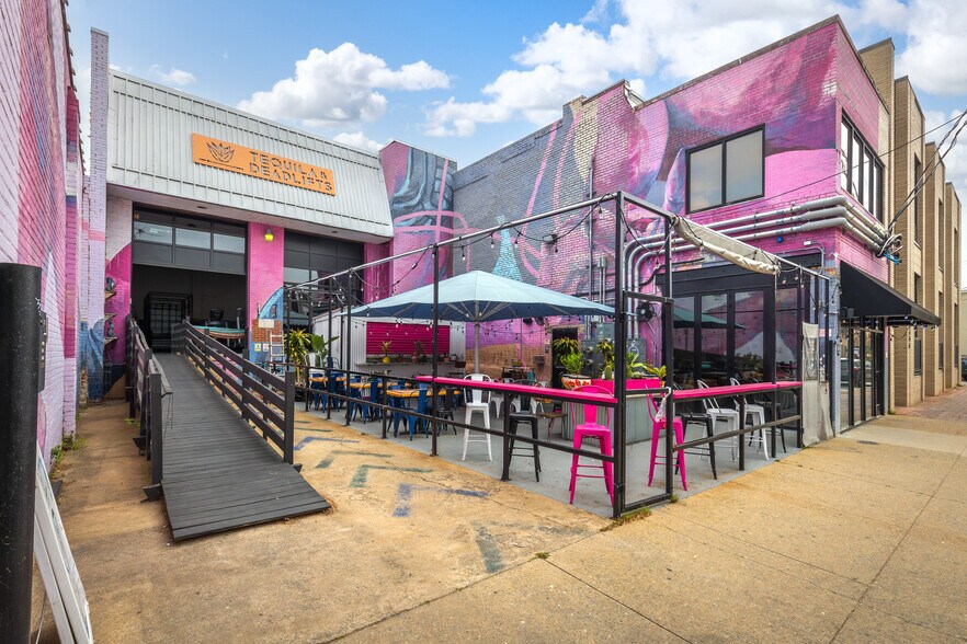 Primary Photo Of 2614 W Cary St, Richmond Freestanding For Sale