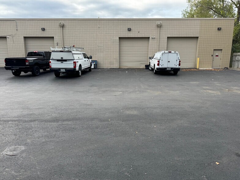 More Photos Of 7810-7900 NW 100th St, Kansas City Unknown For Lease