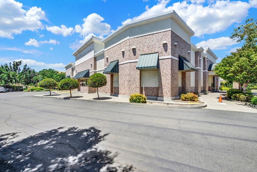 More Photos Of 3340 N Texas St, Fairfield Drugstore For Lease