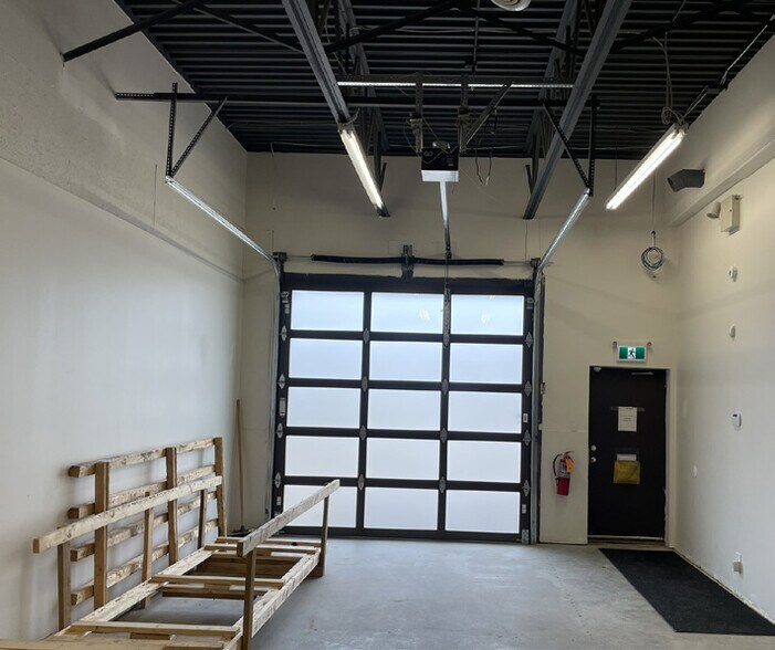 More Photos Of 976 Dugald Rd, Winnipeg Flex For Lease
