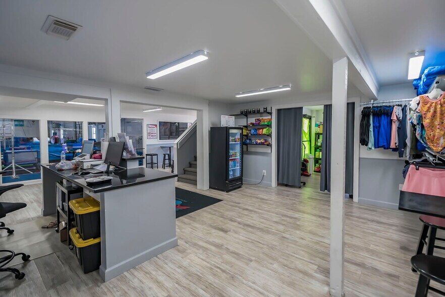 More Photos Of 1013 SE Holbrook Ct, Port Saint Lucie Warehouse For Sale