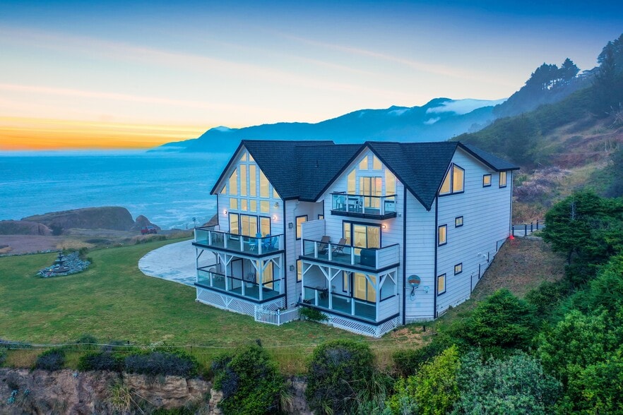 More Photos Of 266 Dolphin Dr, Whitethorn Hotel For Sale