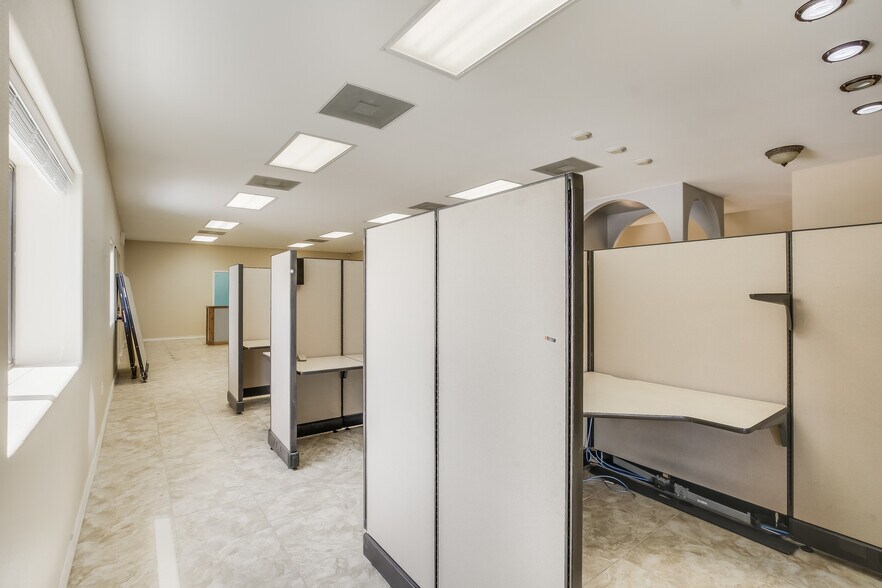 More Photos Of 3500 Lohmans Ford Rd, Lago Vista Warehouse For Sale